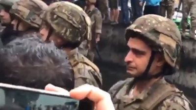 وائل كافوري ينشر فيديو لبكاء جنود الجيش اللبناني في المظاهرات