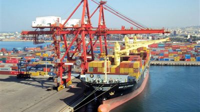 قانون الجمارك يفجر أزمة «تحت القبة.. رجال الأعمال يعتبرونه «ردة اقتصادية».. و«خطة البرلمان»: سنستمع لكل الأطراف.. مستثمرون: طالبنا بعدم تغيير مدة فترة السماح المؤقت.. وننتظر ا