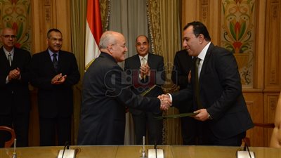 «العصار» ومحافظ الأقصر يوقعان بروتوكول تعاون لتطوير المحافظة