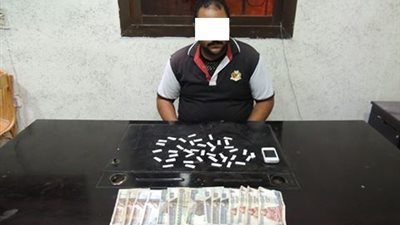 ضبط شقي خطر أثناء ترويجه 41 لفافة هيروين ببورسعيد