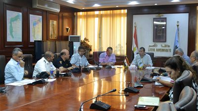 محافظ الأقصر يوجه بتغطية الترع بالمناطق كثيفة السكان (صور)