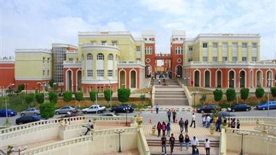 700 طالب يقدمون أوراقهم للجامعة البريطانية في أول يوم لفتح باب القبول