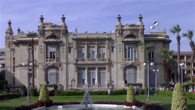 اعتصام طلاب الألسن احتجاجا على نتيجة الامتحانات