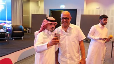 استقبال حافل لأشرف عبد الباقي ونجوم مسرح مصر بالرياض (صور)