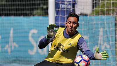 بالصور.. لاعبو ريـال مدريد يستعدون لموقعة فالنسيا