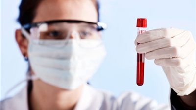 تحليل جديد للدم يكشف أنواع  السرطان مبكرًا