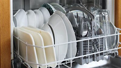 أسهل طريقة لتنظيف غسالة الأطباق بعد الانتهاء من عزومات رمضان