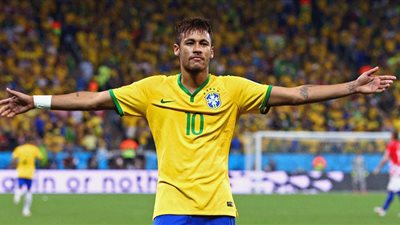 5 نجوم كرة بدرجة رؤساء جمهورية.. نيمار يمتلك طائرتين.. أسطول سيارات لرونالدو.. منزل ميسي كامل الأوصاف.. إيتو رقم 1 في أفريقيا.. وبنزيمة تخصص رحلات وسفاري