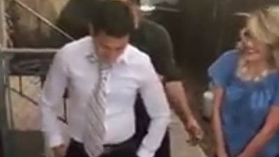 عائلة تلقن شابا درسا قاسيا في عيد ميلاده (فيديو)