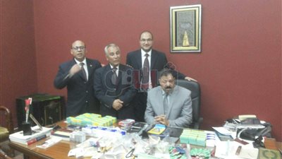 ضبط محاولة تهريب مستلزمات تصنيع المجوهرات بمطار القاهرة (صور)