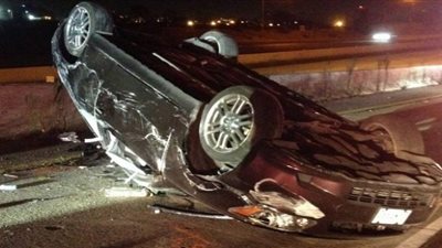 إصابة شخصين في انقلاب سيارة بالطريق الصحراوي الشرقي