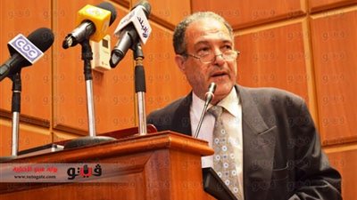 أستاذ مناعة: فيروس 