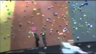 بالفيديو.. أطرف المواقف المحرجة لسقطات الفتيات والشباب