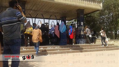 بالفيديو والصور.. جامعة حلوان تغلق أبوابها في وجه طلاب الثانوية العامة
