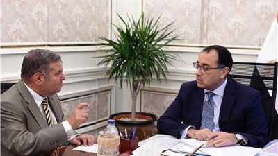 تفاصيل لقاء مدبولي مع وزير قطاع الأعمال.. انطلاق أول رحلة بحرية بمشروع 