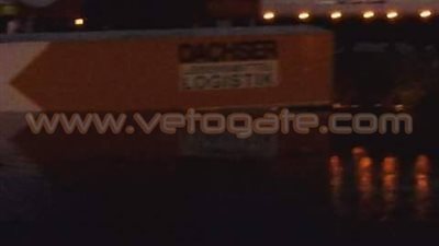 بالصور.. انقلاب سيارة مواد بترولية بترعة بورسعيد