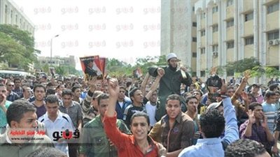 تظاهرات محدودة للمحظورة وتوزيع استمارات باطل بالسويس