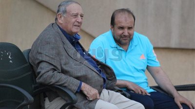 رئيس المقاصة يجتمع بلاعبي الفريق قبل مواجهة الاتحاد (صور)