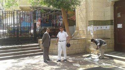 بالصور.. تنظيف ساحة مسجد السيدة زينب من مخلفات المولد