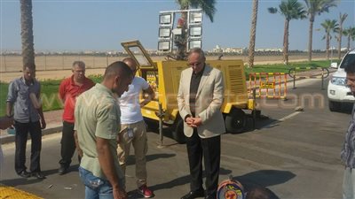 بالصور.. محافظ البحر الأحمر يتفقد الأكمنة الأمنية في الغردقة