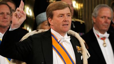 السفير المصرى بهولندا يقدم ورق اعتماده للملك