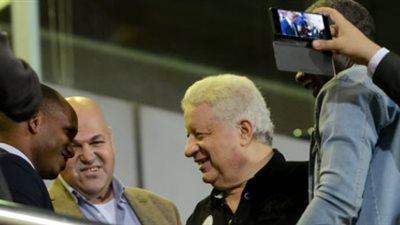 مرتضى منصور يصل ملعب السلام والجماهير تتطالب اللاعبين بالفوز