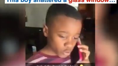 أغرب رد فعل لطفل حطم باب منزله الزجاجي (فيديو)