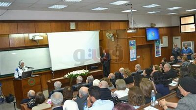 اقتصاد القاهرة تنظم حفل تأبين لـ3 رواد بحضور وزير التخطيط (صور)