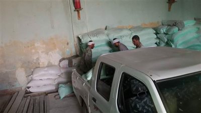 بالصور.. إحباط تهريب 5 أطنان دقيق مدعم للسوق السوداء في بني سويف