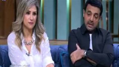 عمرو محمود ياسين يبكي على الهواء (فيديو)