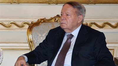 عمرو أديب معلقا على دفاع فتحي سرور عن الإخوان: «هيدبحونا رسمي»