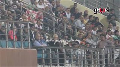 مرتضى منصور ينفعل على اللاعبين في لقاء الزمالك وجينيراسيون (فيديو)