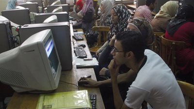 إقبال على مراكز الإنترنت بدار السلام لتسجيل رغبات الالتحاق بالجامعات