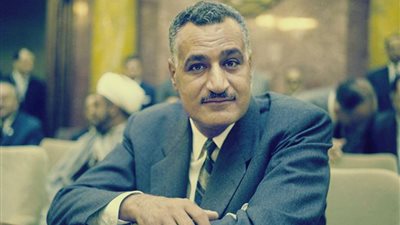 إحسان عبدالقدوس يكتب: خط ماجينو حول عبدالناصر