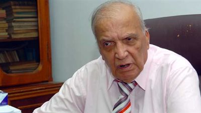 فقيه دستوري يطالب بعرض قرار إقالة «الزند» على البرلمان