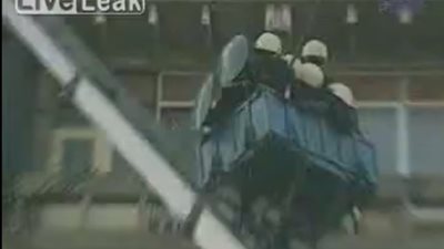 بالفيديو.. لحظة مصرع عمال أثناء إصلاح عمود إنارة