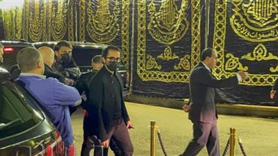 جلسة بين هنيدي وحلمي ورامز جلال في عزاء محمد الصغير