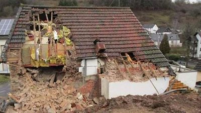 مالك منزل يدمره على رأس المستأجر بألمانيا