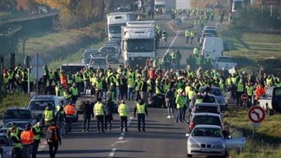 الشرطة الفرنسية تستخدم المياه والغاز المسيل للدموع ضد المتظاهرين في باريس | فيديو