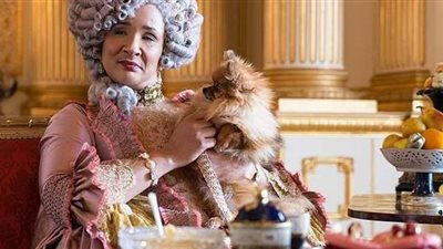 بعد نجاح سلسلة بريدجرتون.. تزايد الطلب على أطقم الشاي ومفارش المائدة