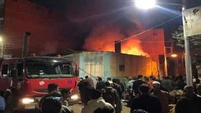 انتداب المعمل الجنائي لبيان سبب حريق مخزن أحذية بفيصل