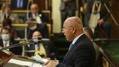 وزير النقل يكشف تفاصيل خطة إنتاج عربات سكة حديد مصرية