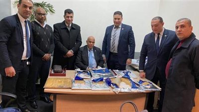 ضبط راكبين حاولا تهريب 10 كيلو من مخدر الآيس بمطار القاهرة | صور