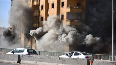 خوفاً من حدوث كارثة.. إخلاء العقارات المجاورة لمخزن فيصل المحترق