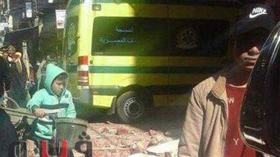 انهيار بلكونة منزل على مواطن أثناء سيره في الغربية