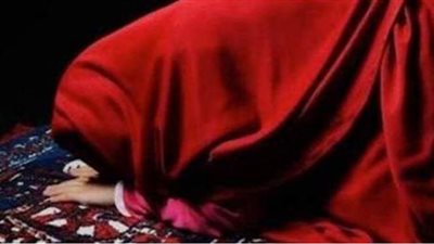 كيفية سجود الشكر للمرأة وهل يجوز عدم تغطية الرأس؟