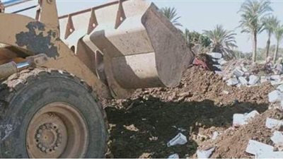 إزالة حالتي تعد على أراض زراعية وأملاك الدولة بمركزين بالمنيا