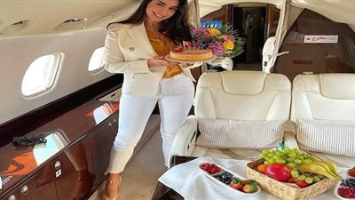 داخل طائرة خاصة.. إطلالة مميزة لـ ياسمين صبري في أحدث ظهور لها