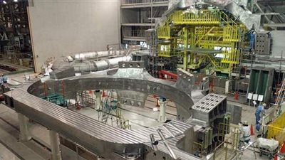 كل قطعة تزن 6 آلاف طن.. الكشف عن أكبر مغناطيس في العالم | فيديو