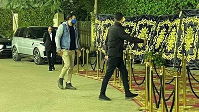 شيرين رضا وأحمد السعدني وحفظي أول الحضور بعزاء محمد الصغير | صور